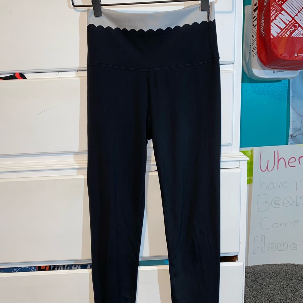 aerie chill play move scalloped hem leggings